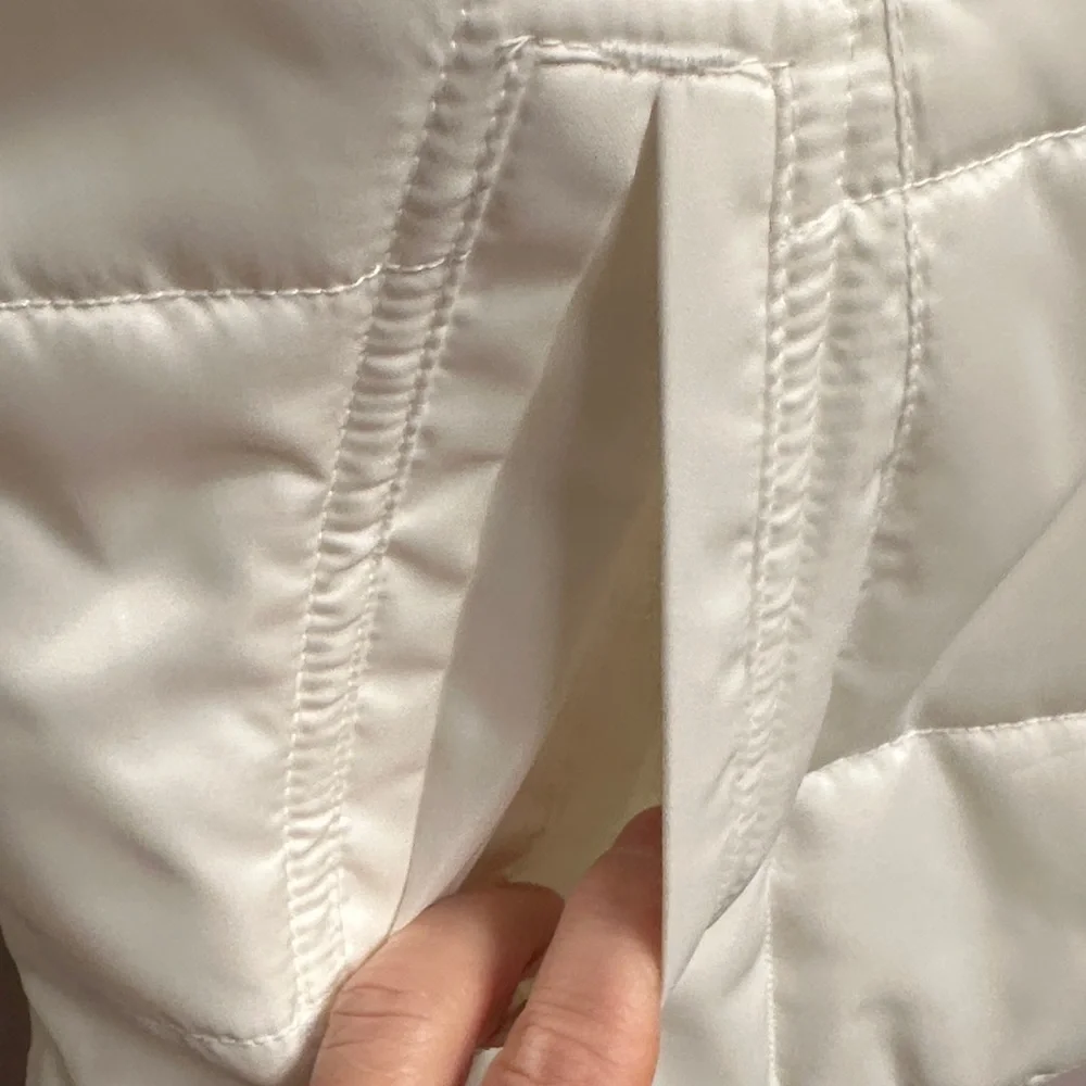 Tommy Hilfiger Women's white trucker Puffer Jacket - Picture 3 of 9